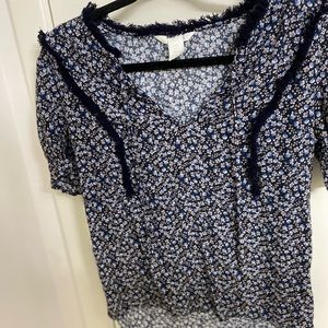 H&M size US8 crop top with a V-neck tie in the front and floral pattern